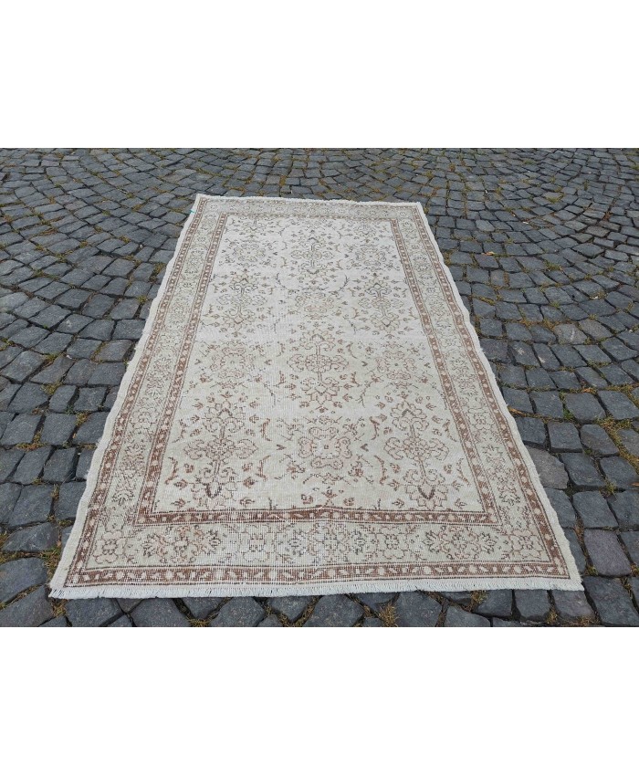Special workmanship, hand-woven antique Anatolian very valuable carpet. size 120 x 210 cm. Its weight is between 3.5 kg and 6 kg.